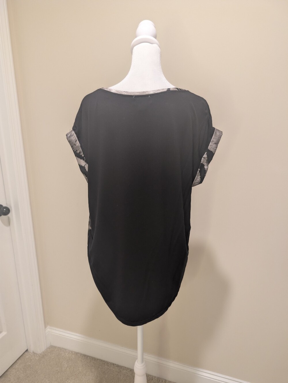 Carmen Marc Valvo Taupe and Black Zebra-Striped Short Sleeve Blouse - Picture 6 of 9